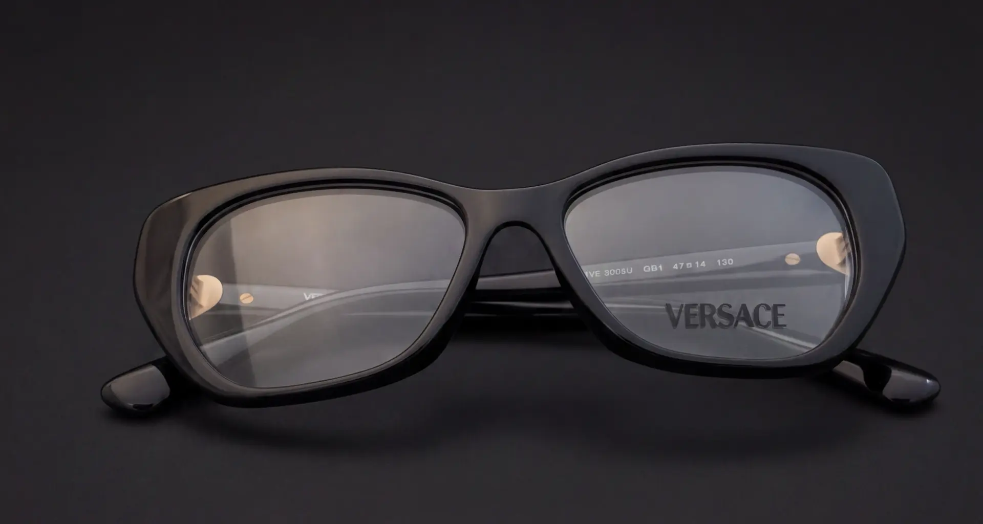 Ochelari Versace cu ramă neagră, pliați, vedere de sus