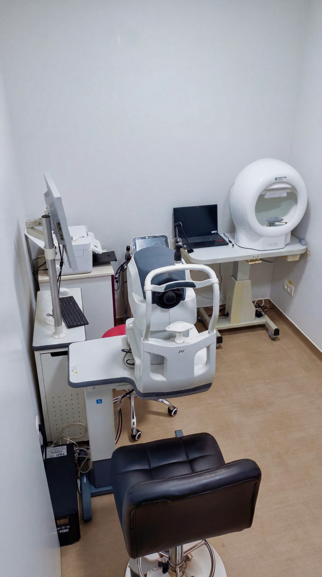 Cabinet de oftalmologie ArenaMed dotat cu aparatură modernă, Sector 2 București