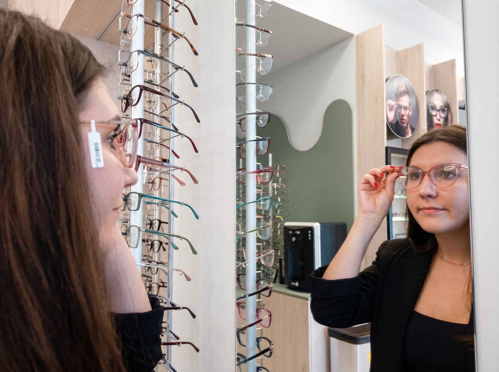 Probă ochelari la ArenaMed Optics